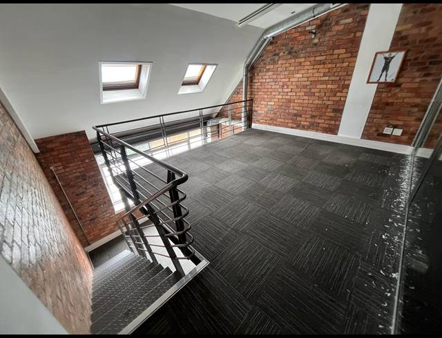 92M² OFFICE TO LET IN GREEN POINT